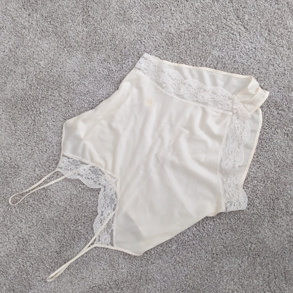 PRISTINE Vintage Diane Von Furstenberg Ivory Lace Trim Bodysuit, Size S